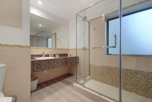 Koupelna v ubytování Bahar 2, JBR - Stunning Two Bedroom