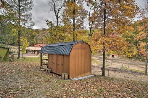 Fotografie z fotogalerie ubytování Rustic Clint Eastwood Ranch Apt by Raystown Lake v destinaci Huntingdon