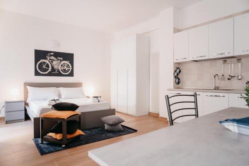 Brombeis Aurea by CasaNapoletana - Town Center