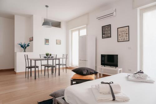 Brombeis Aurea by CasaNapoletana - Town Center