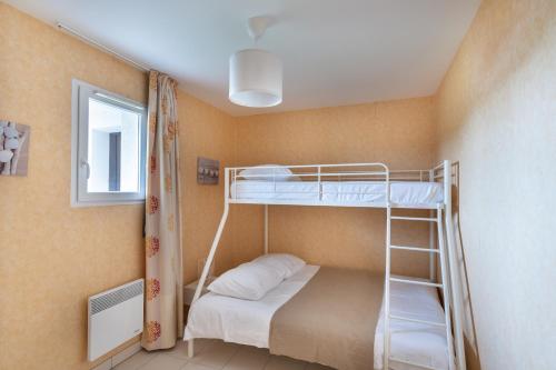 Postel nebo postele na pokoji v ubytování Le Backspin - Appt 6p accès piscine, spa, sauna