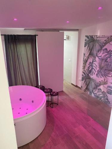 a pink bath tub in a room with a wall at Suite Balestra in Taranto