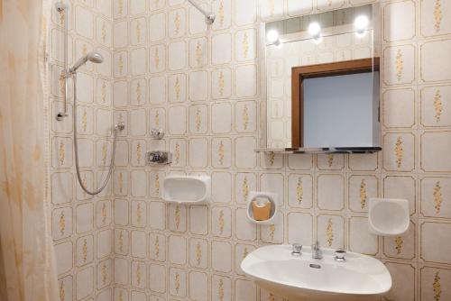 a bathroom with a sink and a mirror at Residence Arche Noah - Colfosco in Colfosco