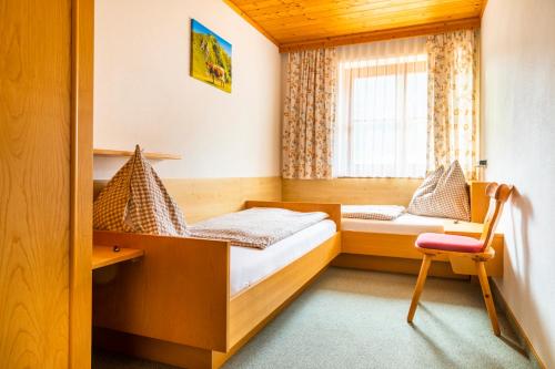 a small room with a bed and a window at Haus Kathrin in Dorfgastein