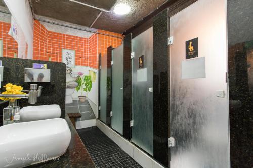 a bathroom with a toilet and a mirror at Pura Vida Hostel in Rio de Janeiro