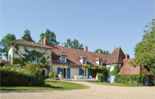 Awesome Home In Le Change With 4 Bedrooms, Private Swimming Pool And Outdoor Swimming Pool