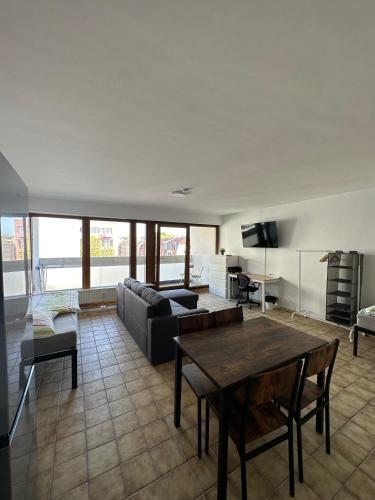 Foto Nice, big and central apartment with 2 balconies 2