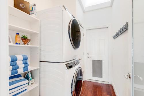 a washer and dryer in a tiny house at Cliff side Oasis in Spicewood