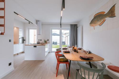 Beautiful modern holiday house with private garden