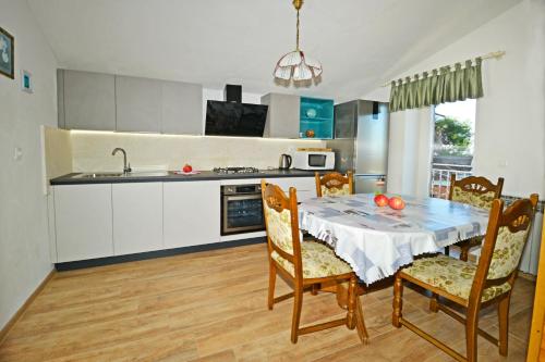 Η κουζίνα ή μικρή κουζίνα στο Villa Lanima