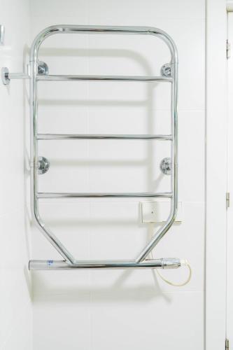 a metal towel rack hanging on a bathroom wall at Benalbeach Sea Front in Benalmádena