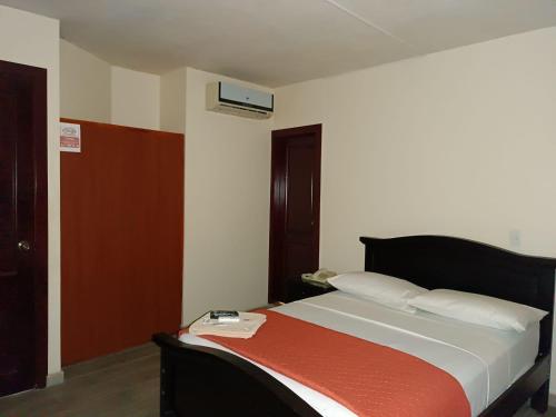 Postel nebo postele na pokoji v ubytování Hotel Quezada Hermanos