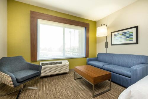 Holiday Inn Express & Suites - San Jose Silicon Valley, an IHG Hotel Image