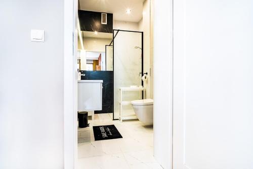 Ένα μπάνιο στο ApartamentySnu, Słoneczny Komfort, Centrum