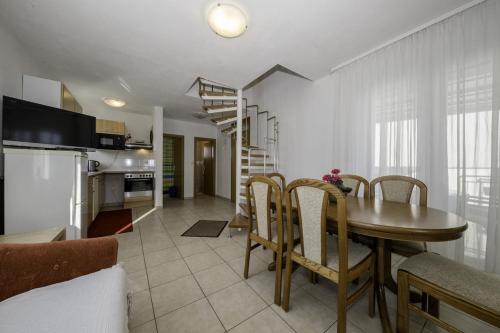 Apartments with parking space Lopar, Rab - 20169