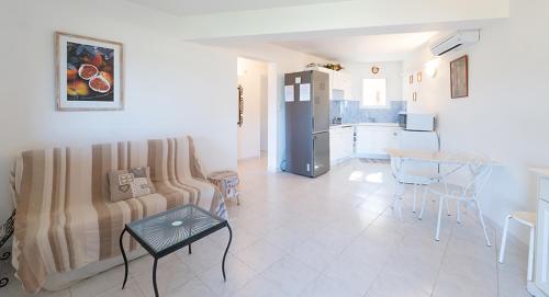 Η κουζίνα ή μικρή κουζίνα στο Au coeur de l'arriere Pays Rez de chaussé de Villa DOMAINE A PRESA