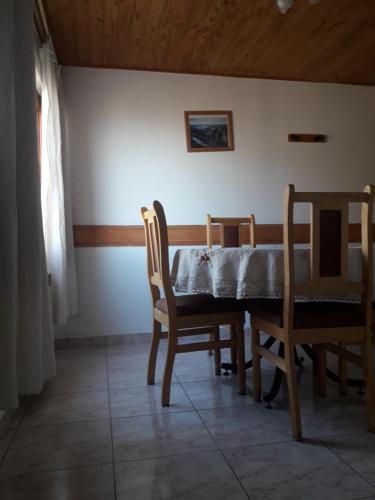 a dining room with a table and some chairs at Departamentos Paisaje del Beagle in Ushuaia