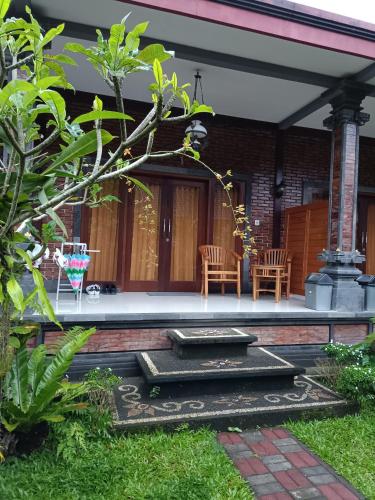 Сад в Jana's Homestay