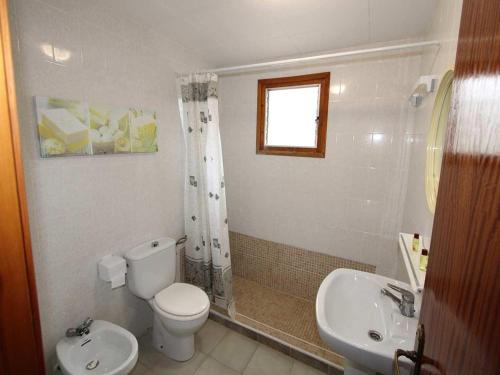 Kúpeľňa v ubytovaní Casa cerca del mar, wifi gratuito, aire opcional, piscina, mascotas aceptadas, playa para perros - ES-184-6
