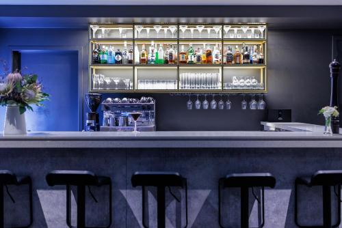 Ο χώρος του lounge ή του μπαρ στο Hidden Lake Hotel & Apartments