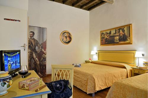 Postel nebo postele na pokoji v ubytování Hotel Vasari