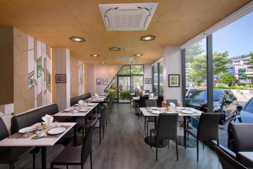 Restaurace v ubytování Prime Square Hotel