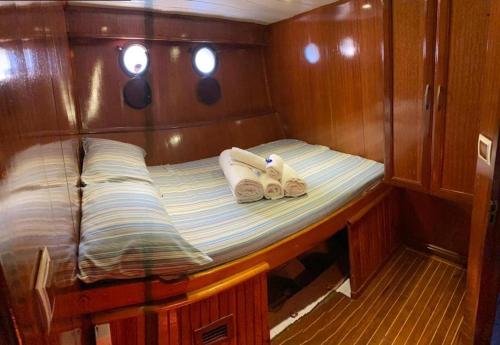 a bed in the back of a boat with towels at Feronia teknesi in Fethiye
