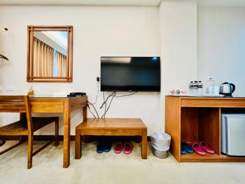 TV a/nebo společenská místnost v ubytování Mucha Boutique Hotel