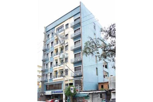 OYO 908 Silverio Suites