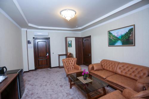 Coin salon dans l'établissement Khan Palace Hotel