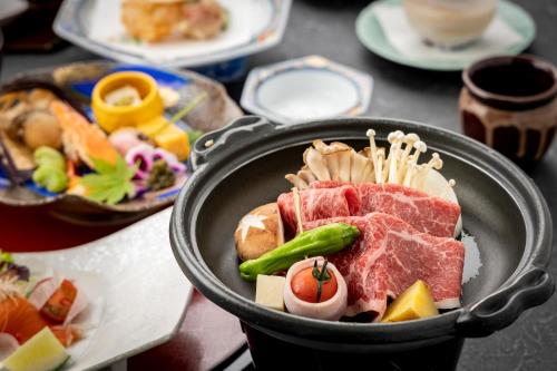 ホテルの敷地内または近くでの食事または食べ物
