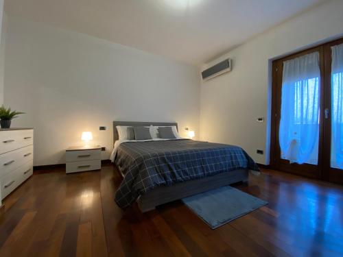 a bedroom with a bed and a wooden floor at Gulliver in Latina