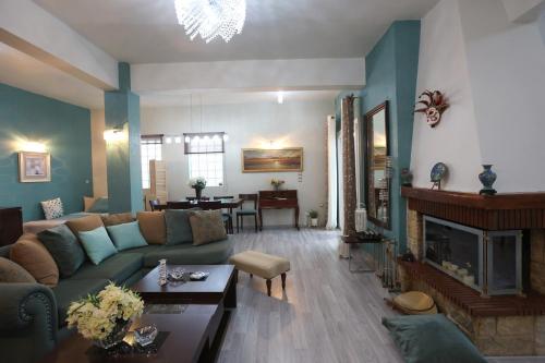 Posezení v ubytování Vacation house with stunning view - Vari Syros