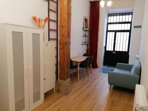 Zdjęcie z galerii obiektu Apartamento de diseño Malasaña w Madrycie