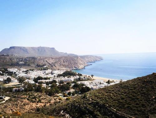a view of a beach with houses and the ocean at El Playaíso de Aguamarga in Agua Amarga