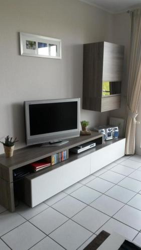 TV a/nebo společenská místnost v ubytování Residenz am Deich NDD 12
