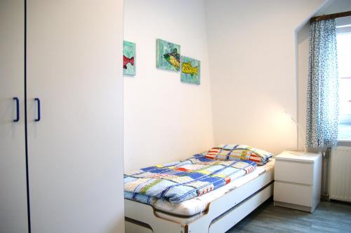 a small bedroom with a bed and a window at Haus Wendland Haus Wendland in Norderney