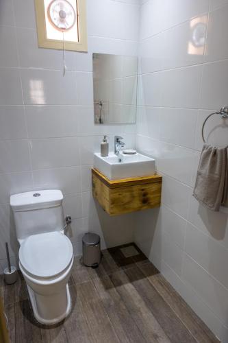  My Way -  Room  picture :   Tea/Coffee maker    Shower    TV                           