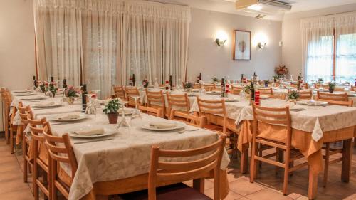 a conference room with long tables and chairs at Hotel Saloria in Alins