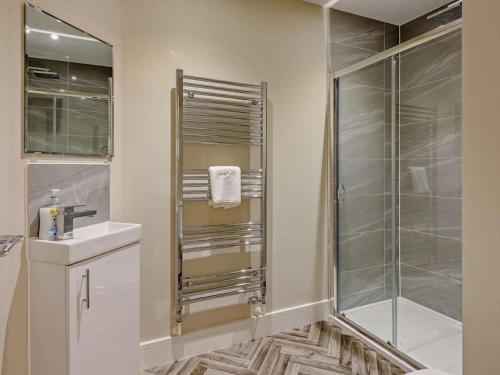 Koupelna v ubytování Regent Apartment - Two bedroomed Holiday Flat