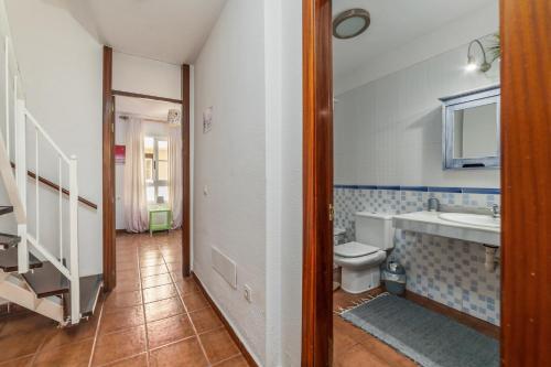 a bathroom with a toilet and a sink at Callao Salvaje, apartamento a 200 mts de la Playa in Alcalá