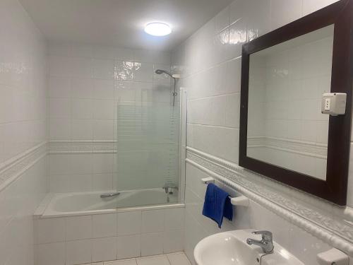 Self Catering 2 bed Apartment 7A3, with Sea Views Los Cristianos,Tenerife