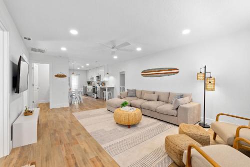 TV/trung tâm giải trí tại Duneside Bliss - Steps to the Ocean & Mins to DT