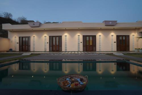 Piscina en o cerca de Parijat Private Pool Villa 1, 2 and 3 BHK