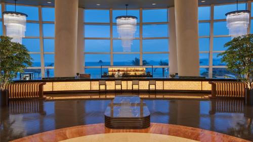 a large lobby with a table in the middle at Intercontinental Shenzhen Dameisha Resort by IHG in Shenzhen