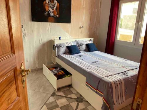 a bedroom with a bed with a box under it at Appartement Altona in Lomé