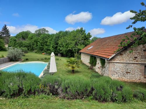 Bazén v ubytovaní Gîte du Petit Olivier - 2 à 4 pers -1 chb alebo v jeho blízkosti