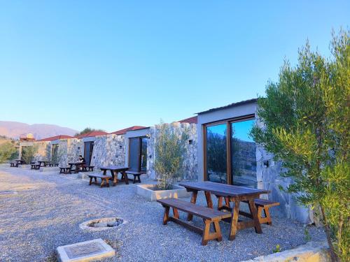 a row of benches sitting outside of a building at Jebel Shams Resort منتجع جبل شمس in Dār Sawdāʼ