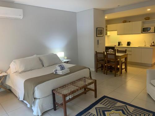 a bedroom with a large bed and a kitchen at Loft Boutique en el centro de Salta in Salta
