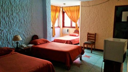 Ένα ή περισσότερα κρεβάτια σε δωμάτιο στο Hostal Estrella de Mar